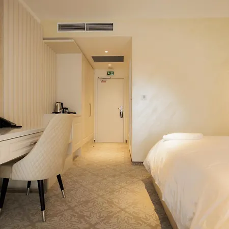 Hotel Arcade 3*