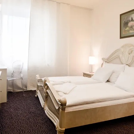 Hotel Arcade 3*