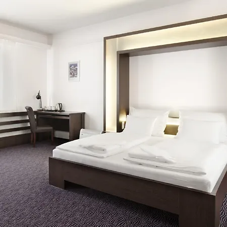 Hotel Arcade 3*