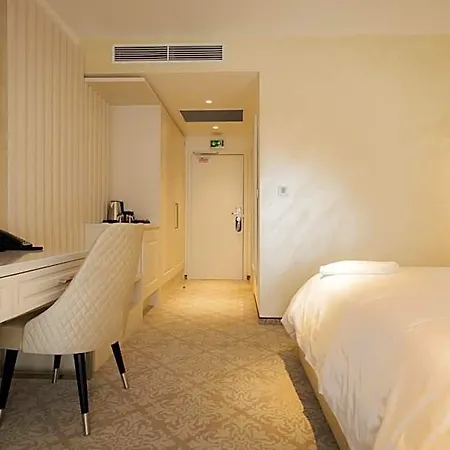 Hotel Arcade 3*