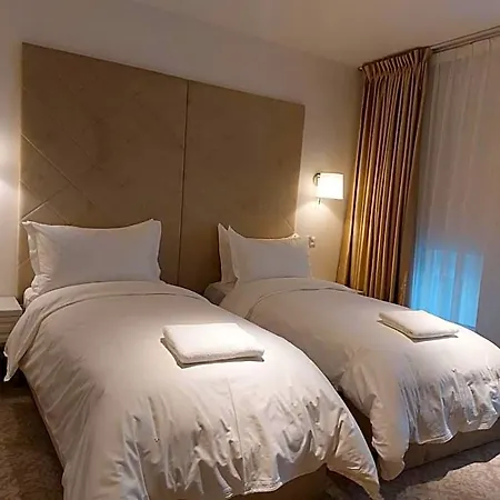 Hotel Arcade 3*