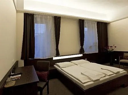 Hotel Arcade